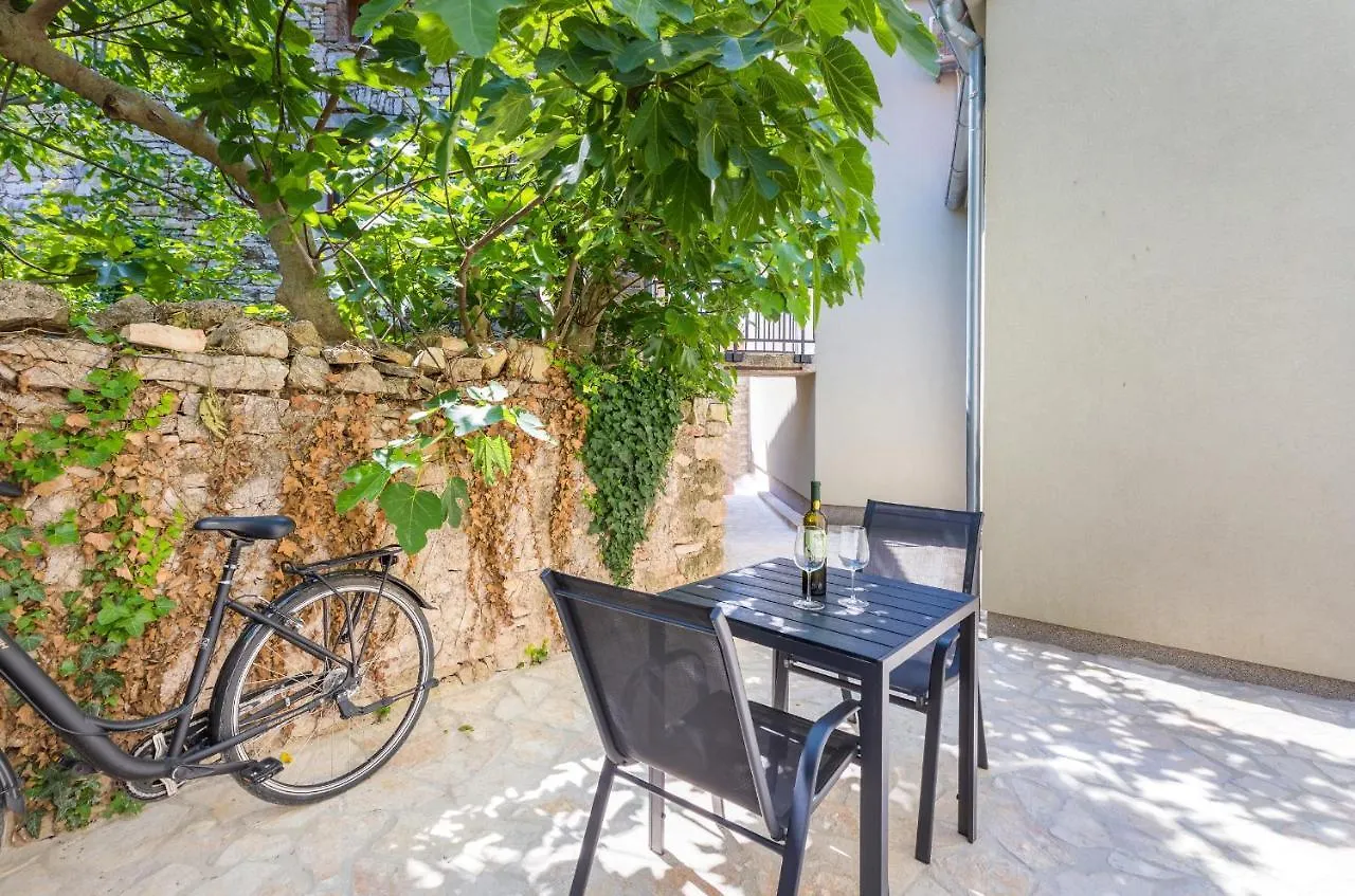 דירות פולה Stone House Istria 0*,